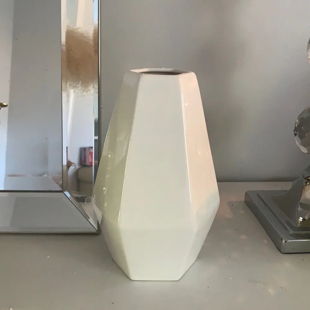 White ceramic mid century modern vase‎ home decor minimalist art decor hexagon
